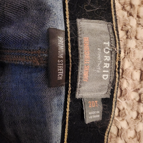 Bombshell Skinny Premium Stretch High-Rise Jean size 20T - Picture 3 of 4